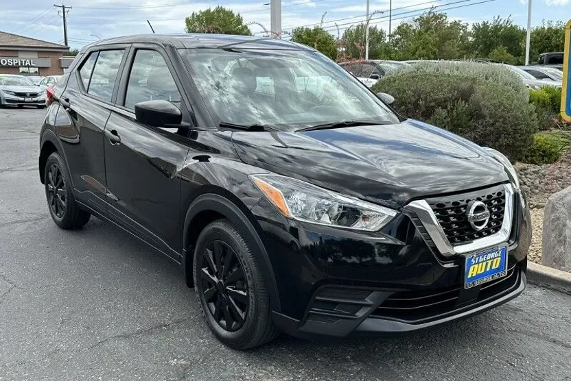 2020 Nissan Kicks S photo 1