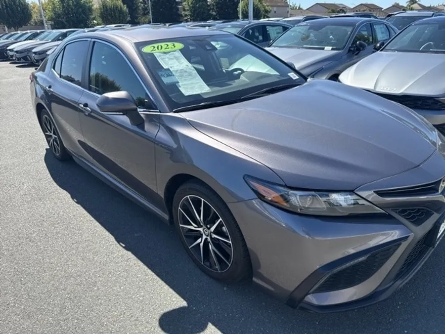 2023 Toyota Camry SE photo 1