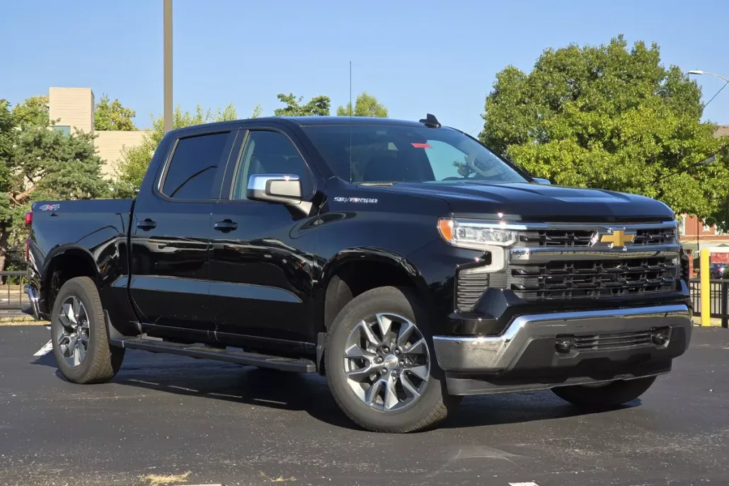 2026 Chevrolet Silverado 1500 LT photo 1
