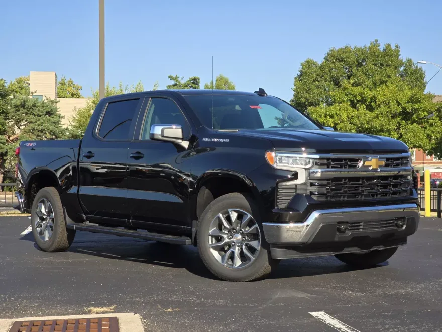 2026 Chevrolet Silverado 1500 LT photo 1