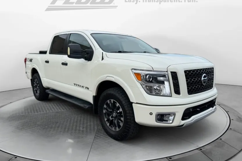 2019 Nissan Titan PRO-4X photo 1