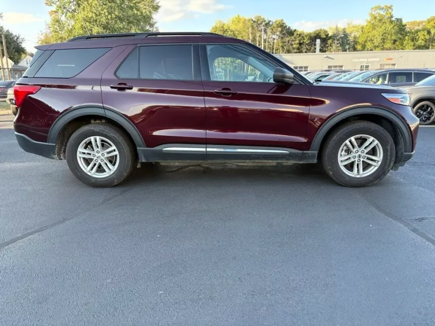 2022 Ford Explorer XLT photo 1