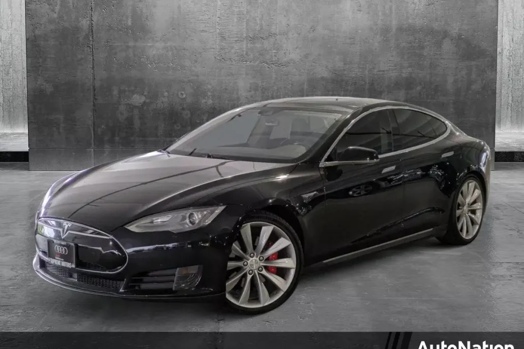 2015 Tesla Model S photo 1