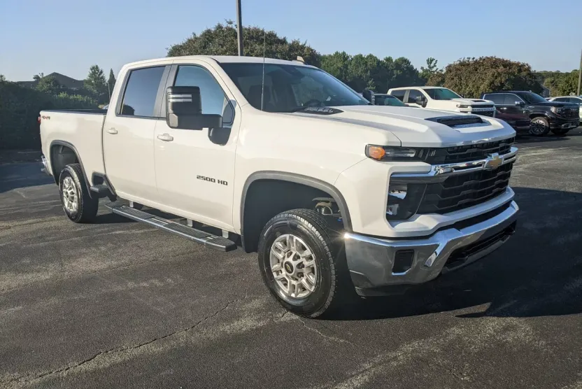 2024 Chevrolet Silverado 2500HD LT photo 1