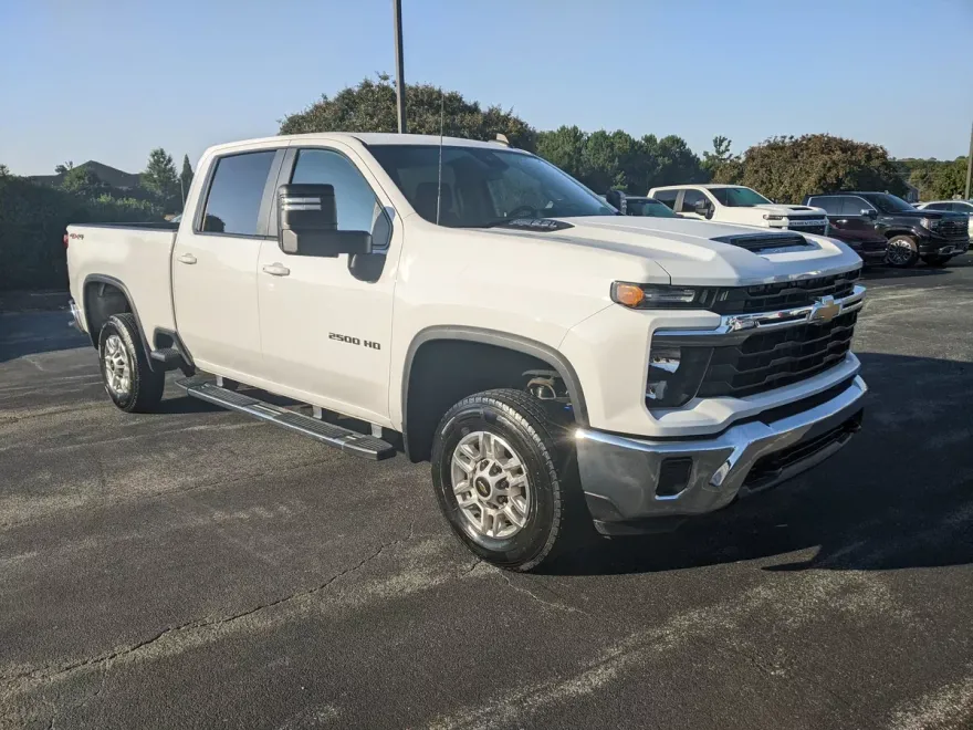 2024 Chevrolet Silverado 2500HD LT photo 1