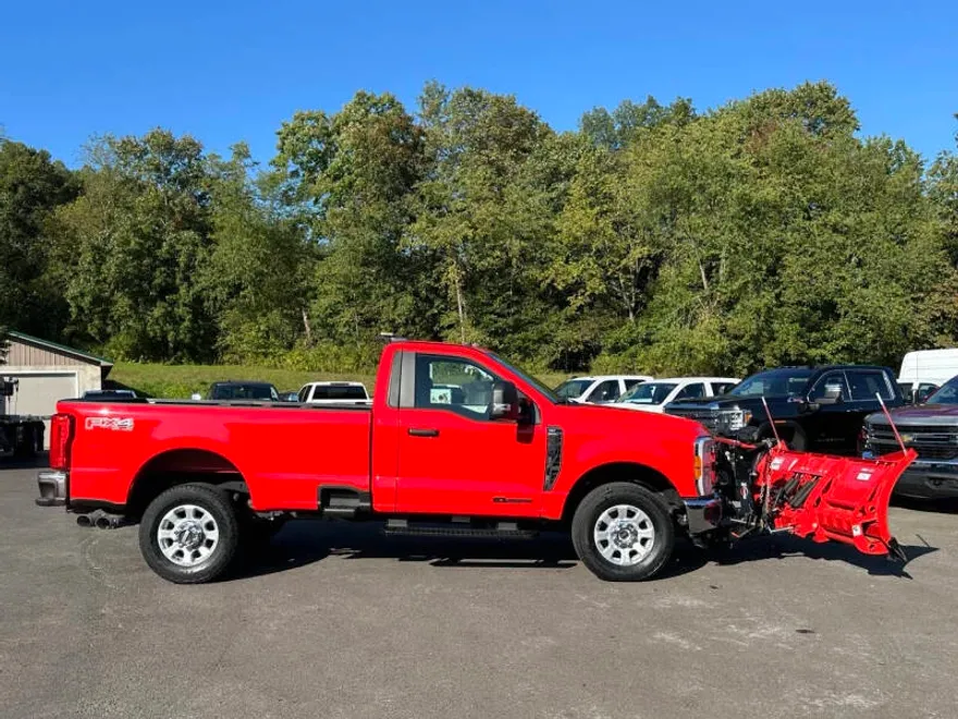 2023 Ford F-350 XLT photo 1