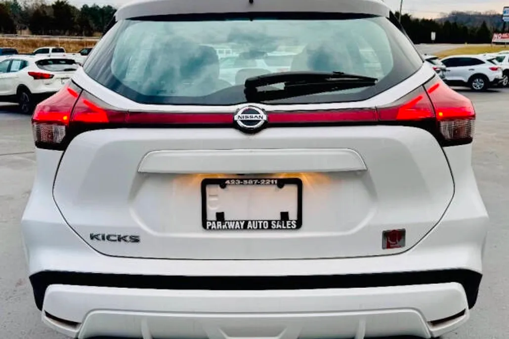 2021 Nissan Kicks S photo 1
