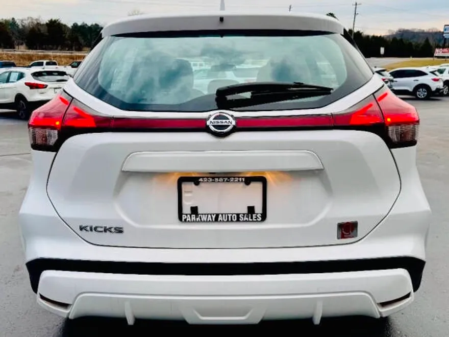 2021 Nissan Kicks S photo 1
