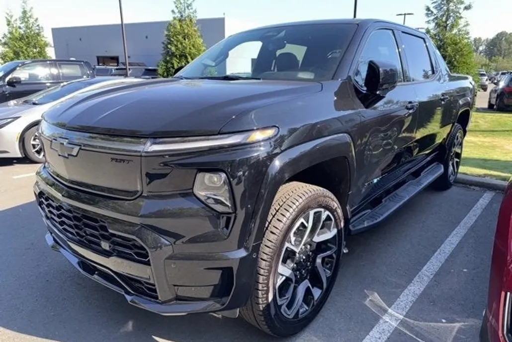 2024 Chevrolet Silverado EV Base photo 1