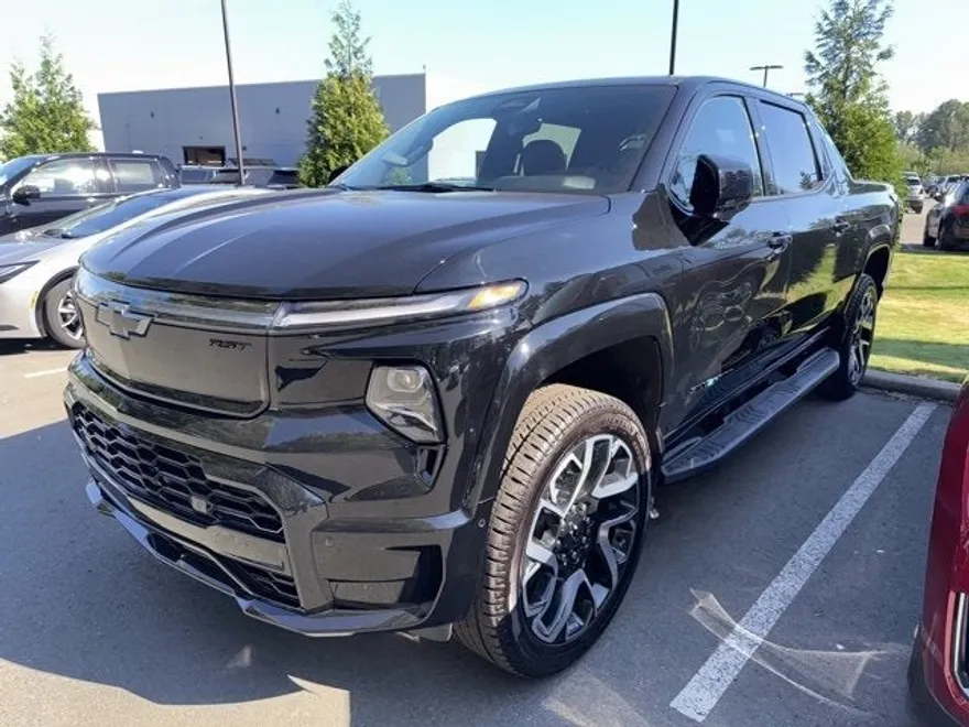 2024 Chevrolet Silverado EV Base photo 1