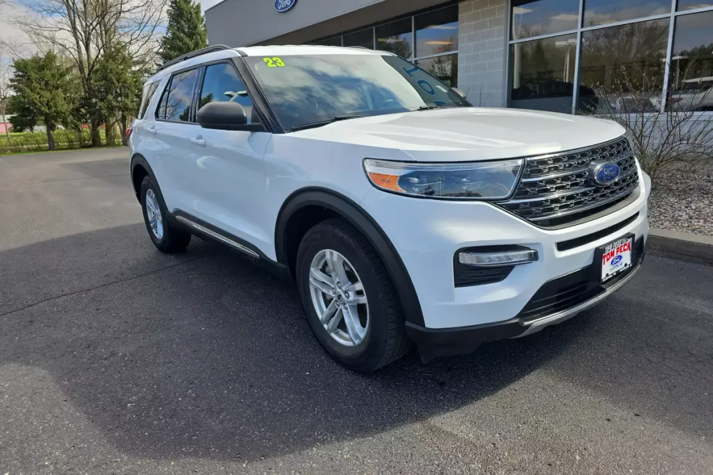 2023 Ford Explorer XLT photo 1