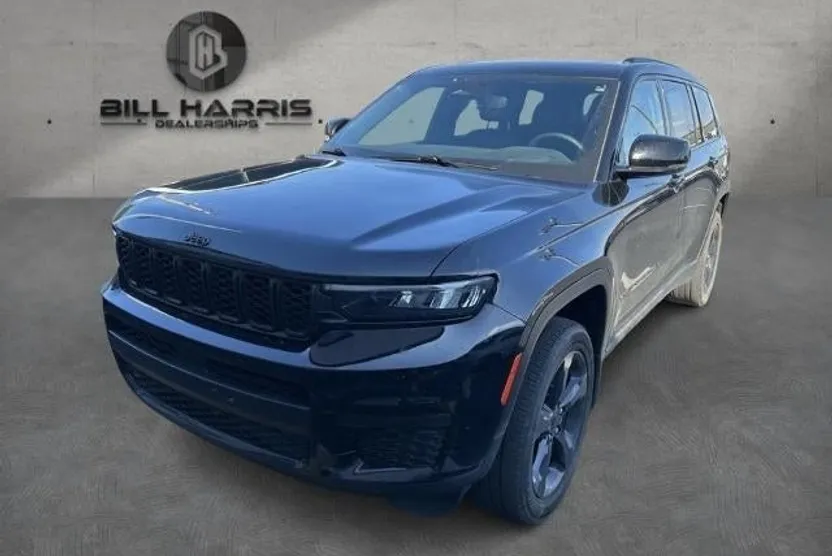 2023 Jeep Grand Cherokee Laredo Altitude photo 1
