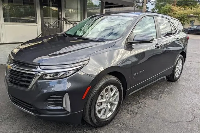 2022 Chevrolet Equinox LT photo 1