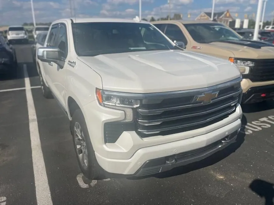 2023 Chevrolet Silverado 1500 High Country photo 1