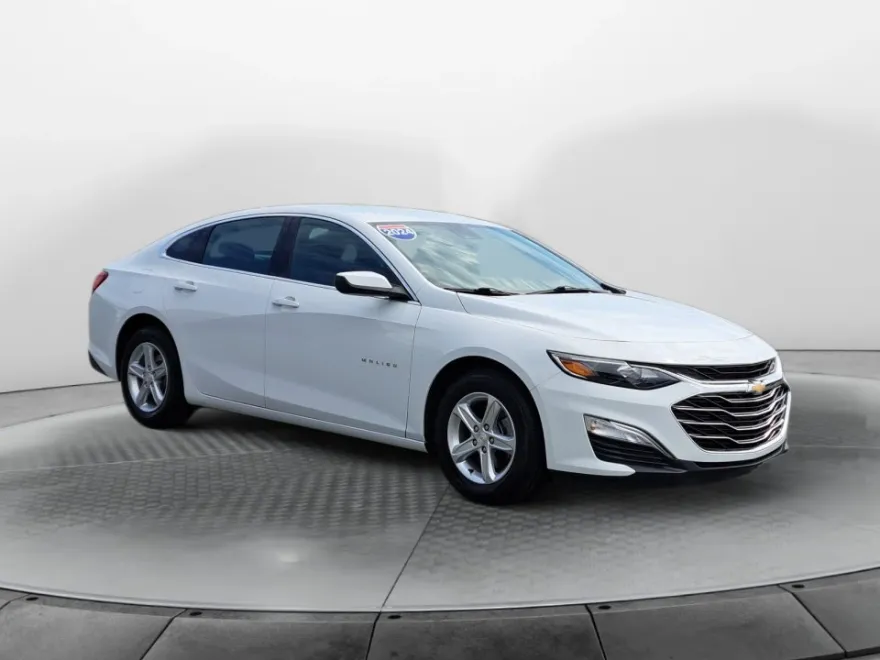 2024 Chevrolet Malibu LS photo 1