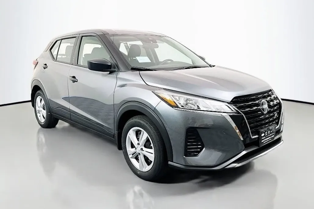 2025 Nissan Kicks Play S photo 1