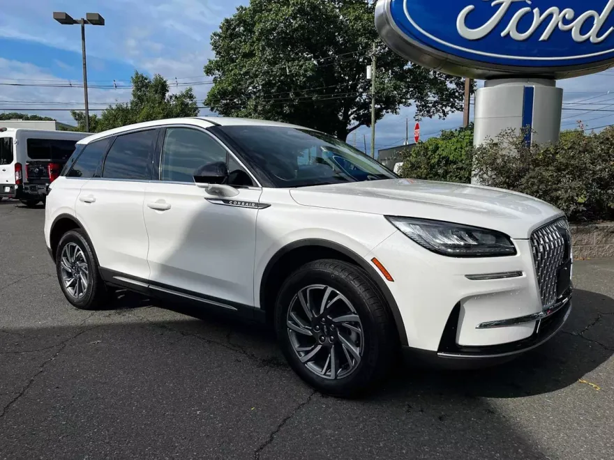 2023 Lincoln Corsair Standard photo 1
