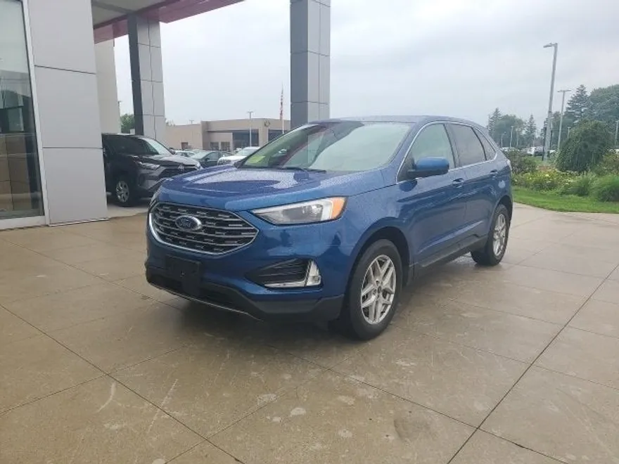 2022 Ford Edge SEL photo 1