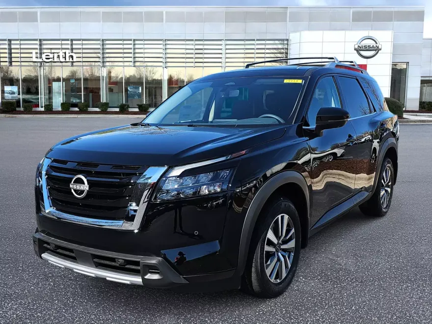 2025 Nissan Pathfinder SL photo 1