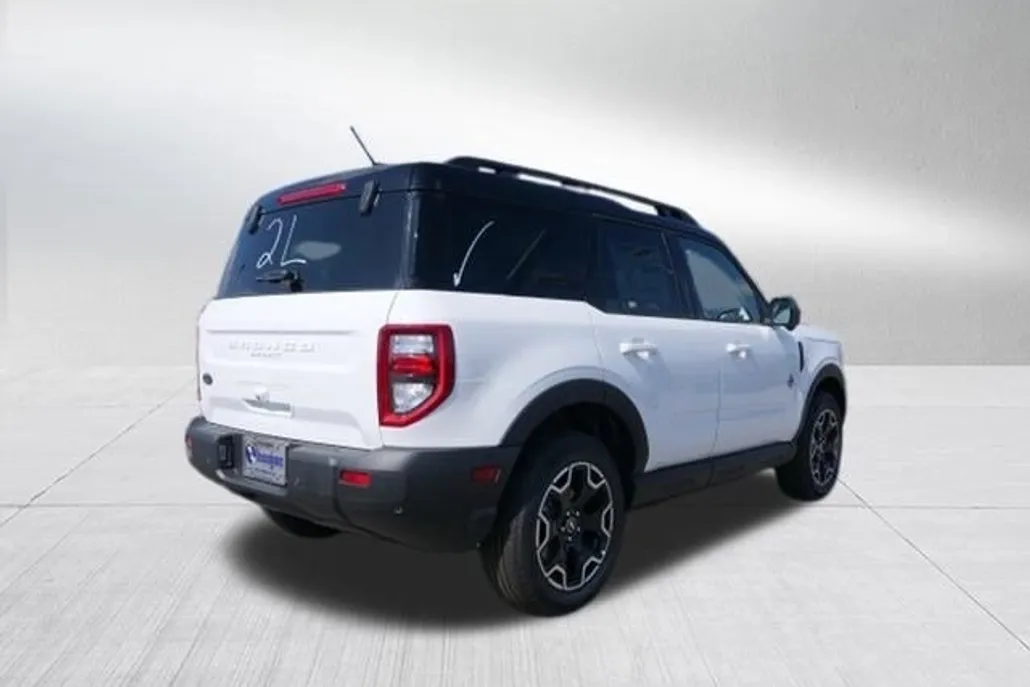 2025 Ford Bronco Sport Outer Banks photo 1