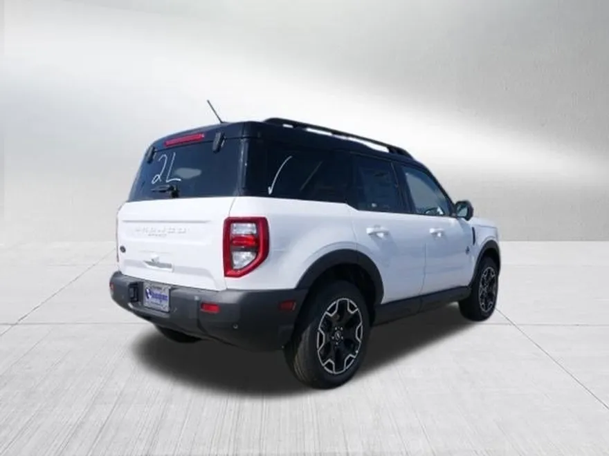 2025 Ford Bronco Sport Outer Banks photo 1
