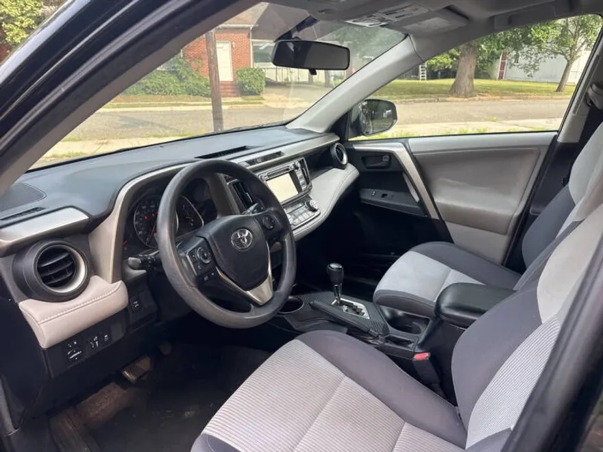 2013 Toyota RAV4 XLE photo 1