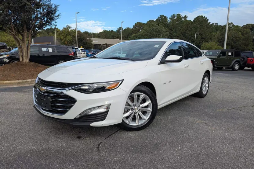 2024 Chevrolet Malibu 1LT photo 1