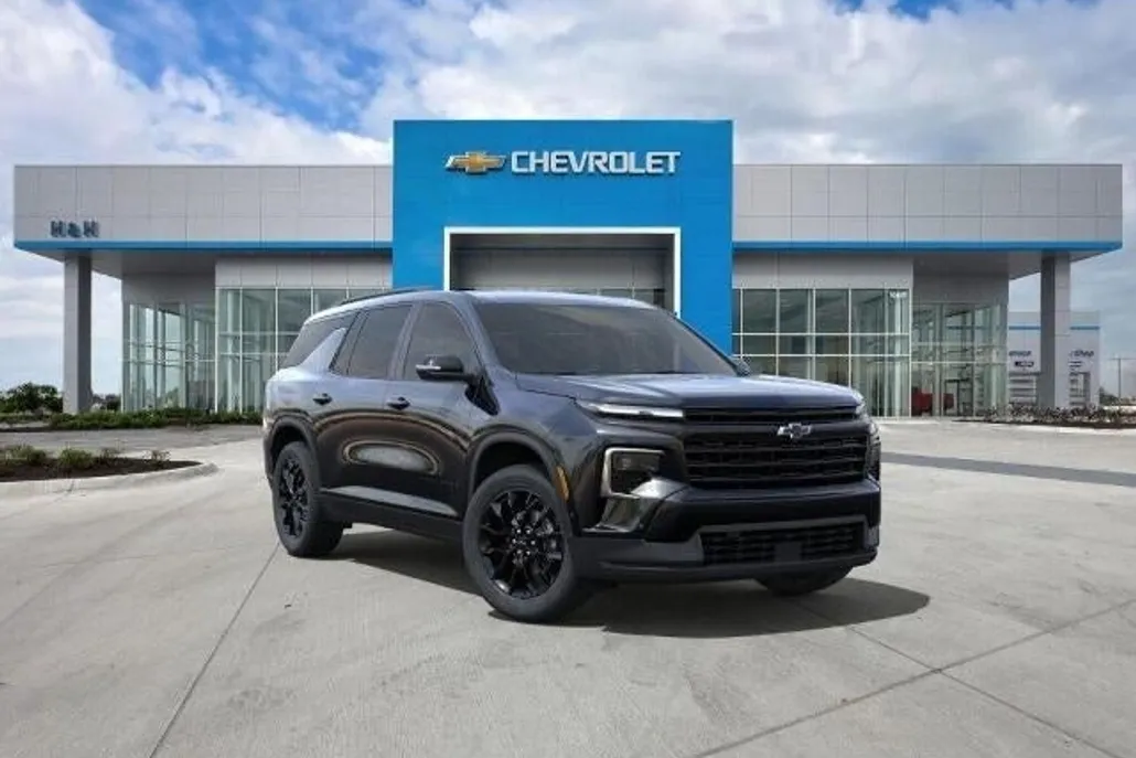 2025 Chevrolet Traverse photo 1