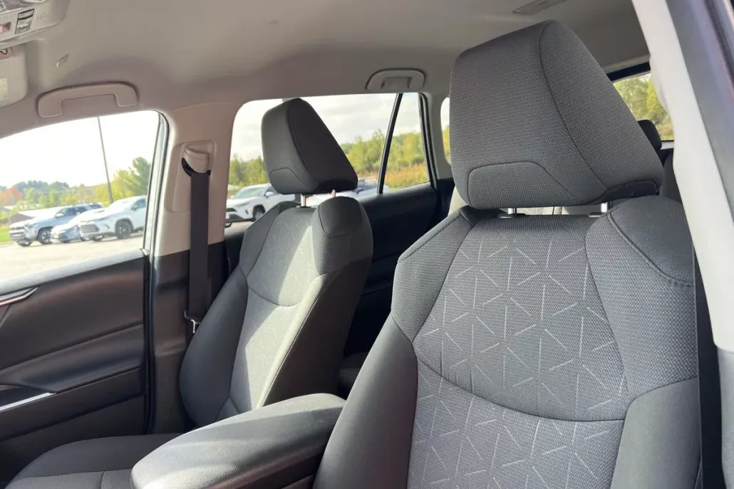 2025 Toyota RAV4 XLE photo 1