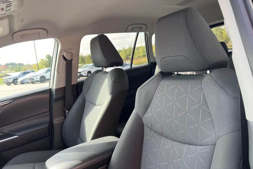 2025 Toyota RAV4 XLE photo 1