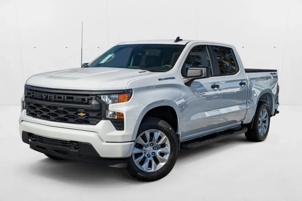 2025 Chevrolet Silverado 1500 Custom photo 1