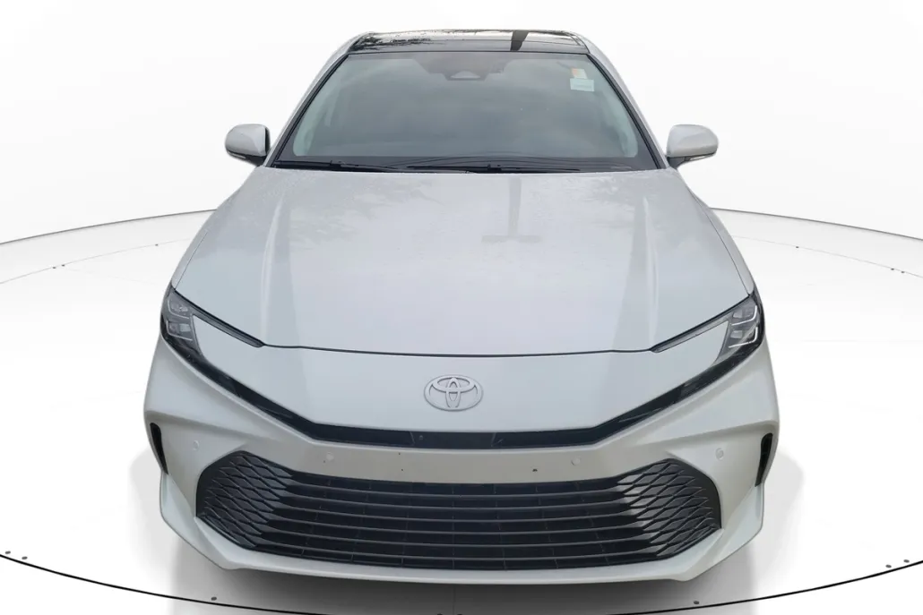 2025 Toyota Camry LE photo 1