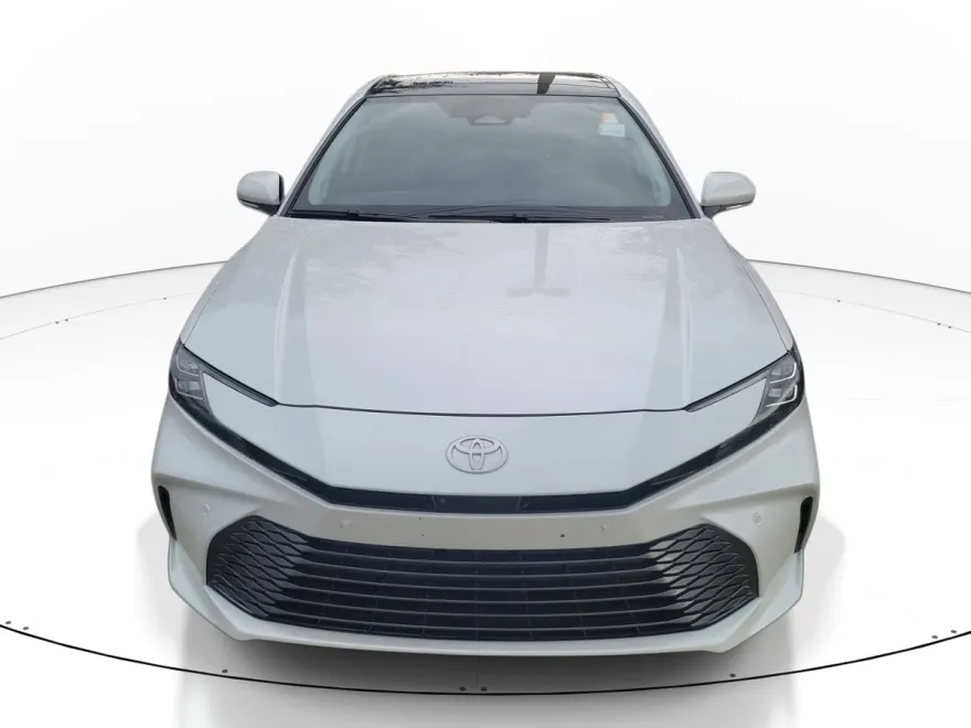 2025 Toyota Camry LE photo 1