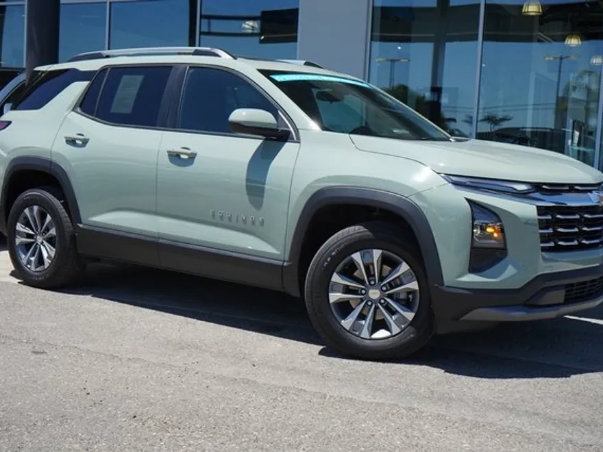 2025 Chevrolet Equinox LT photo 1