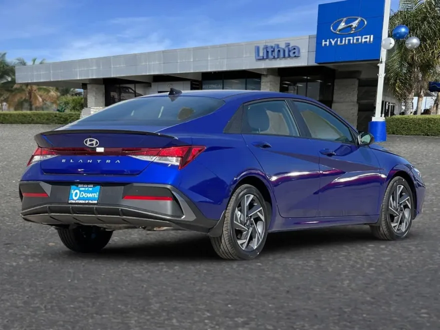 2025 Hyundai Elantra SEL Sport photo 1