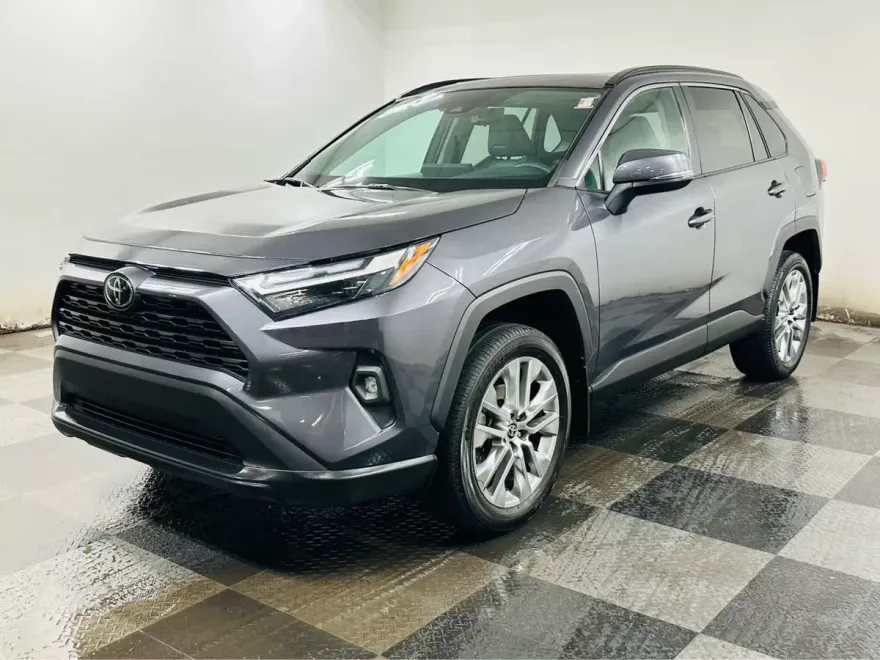 2022 Toyota RAV4 XLE Premium photo 1