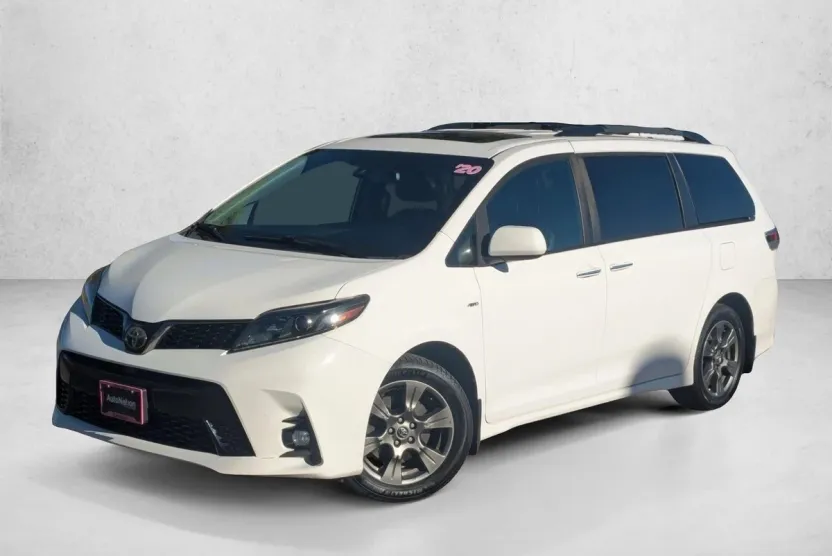 2020 Toyota Sienna SE photo 1