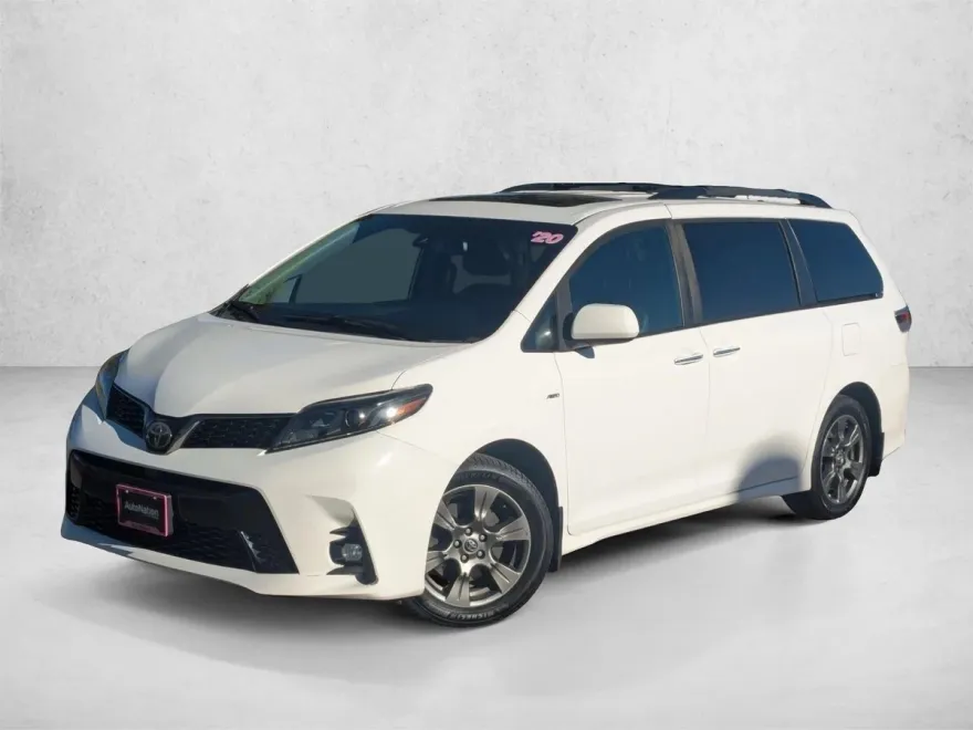 2020 Toyota Sienna SE photo 1