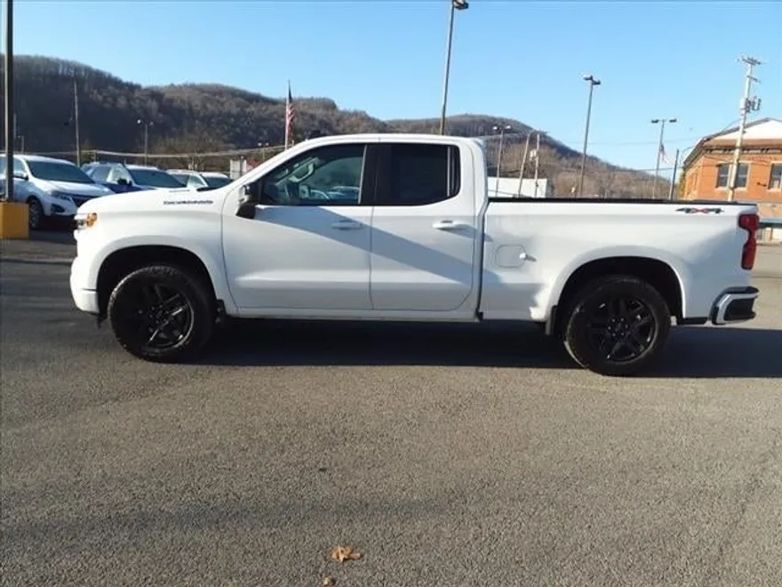 2025 Chevrolet Silverado 1500 RST photo 2