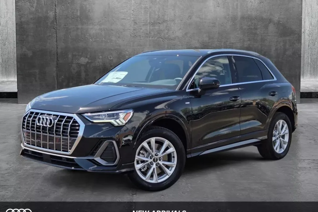 2025 Audi Q3 S line Premium photo 1