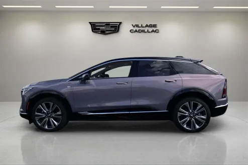 2025 Cadillac Optiq Luxury photo 2