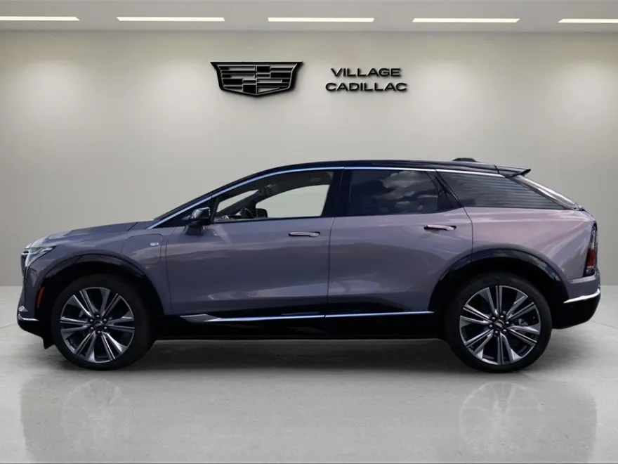 2025 Cadillac Optiq Luxury photo 2