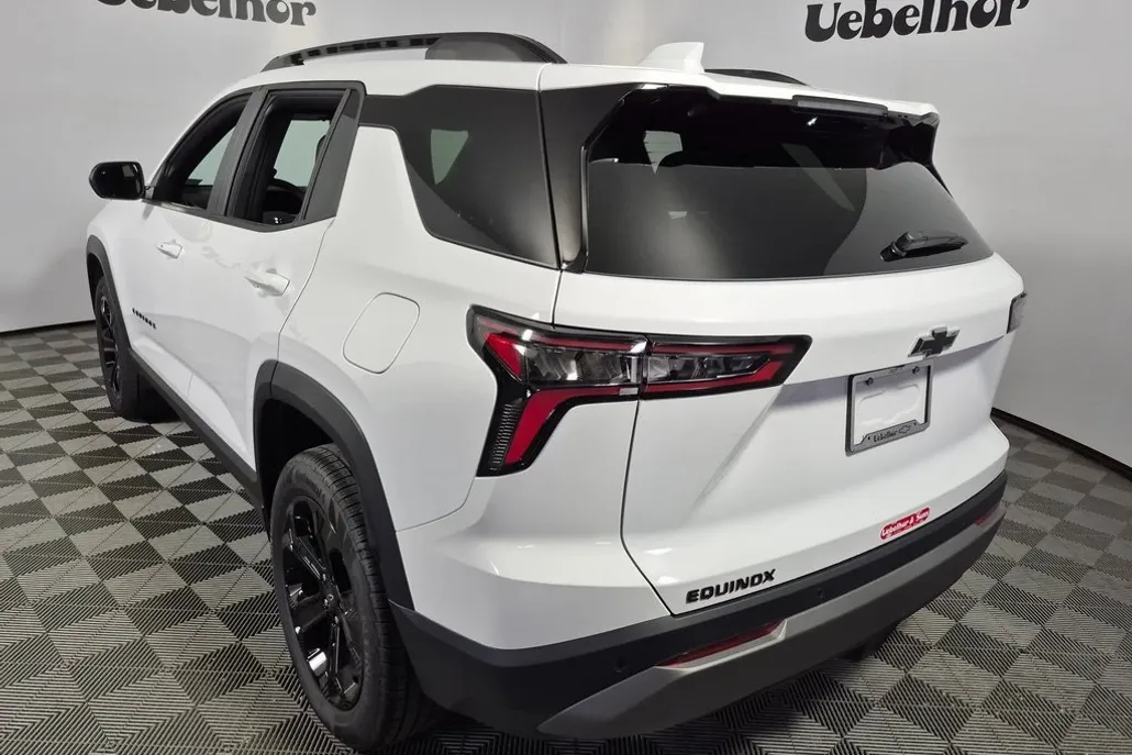 2026 Chevrolet Equinox LT photo 1