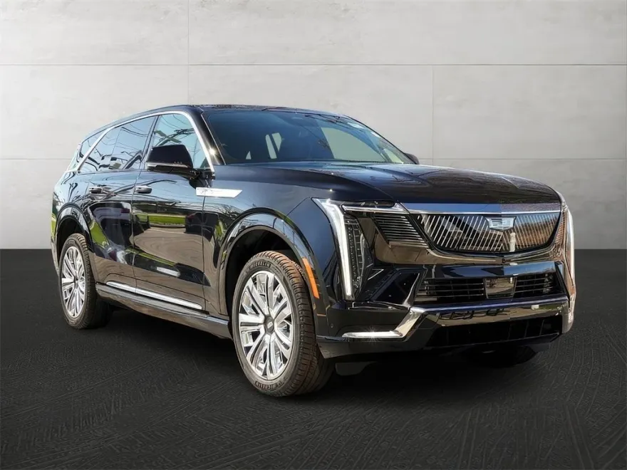 2025 Cadillac Escalade IQ Luxury photo 1