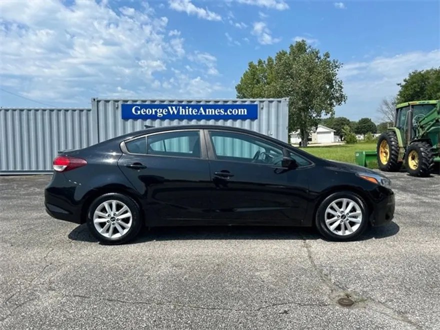 2017 Kia Forte S photo 1