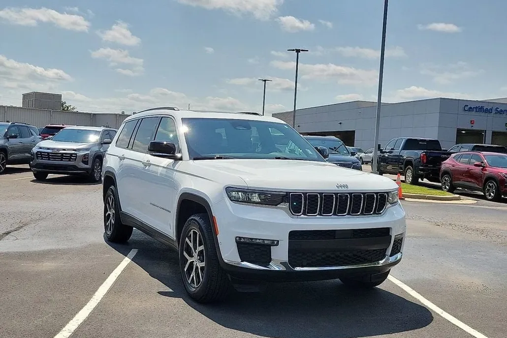 2024 Jeep Grand Cherokee Limited photo 1