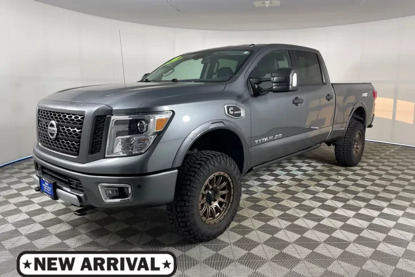2018 Nissan Titan PRO-4X photo 1