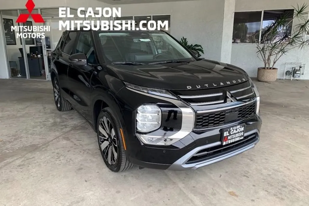 2025 Mitsubishi Outlander SE photo 1