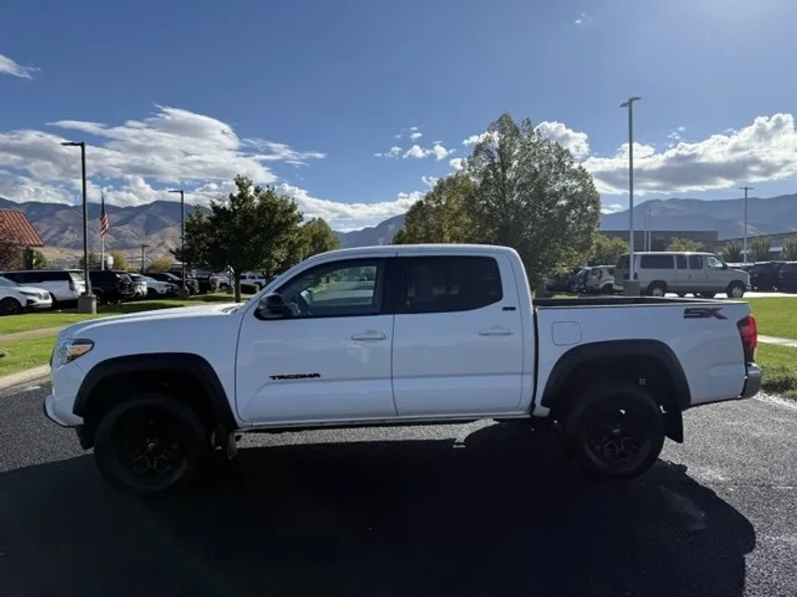 2023 Toyota Tacoma SR5 photo 1