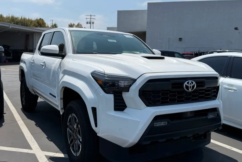 2024 Toyota Tacoma TRD Sport 4x4 Double Cab photo 1